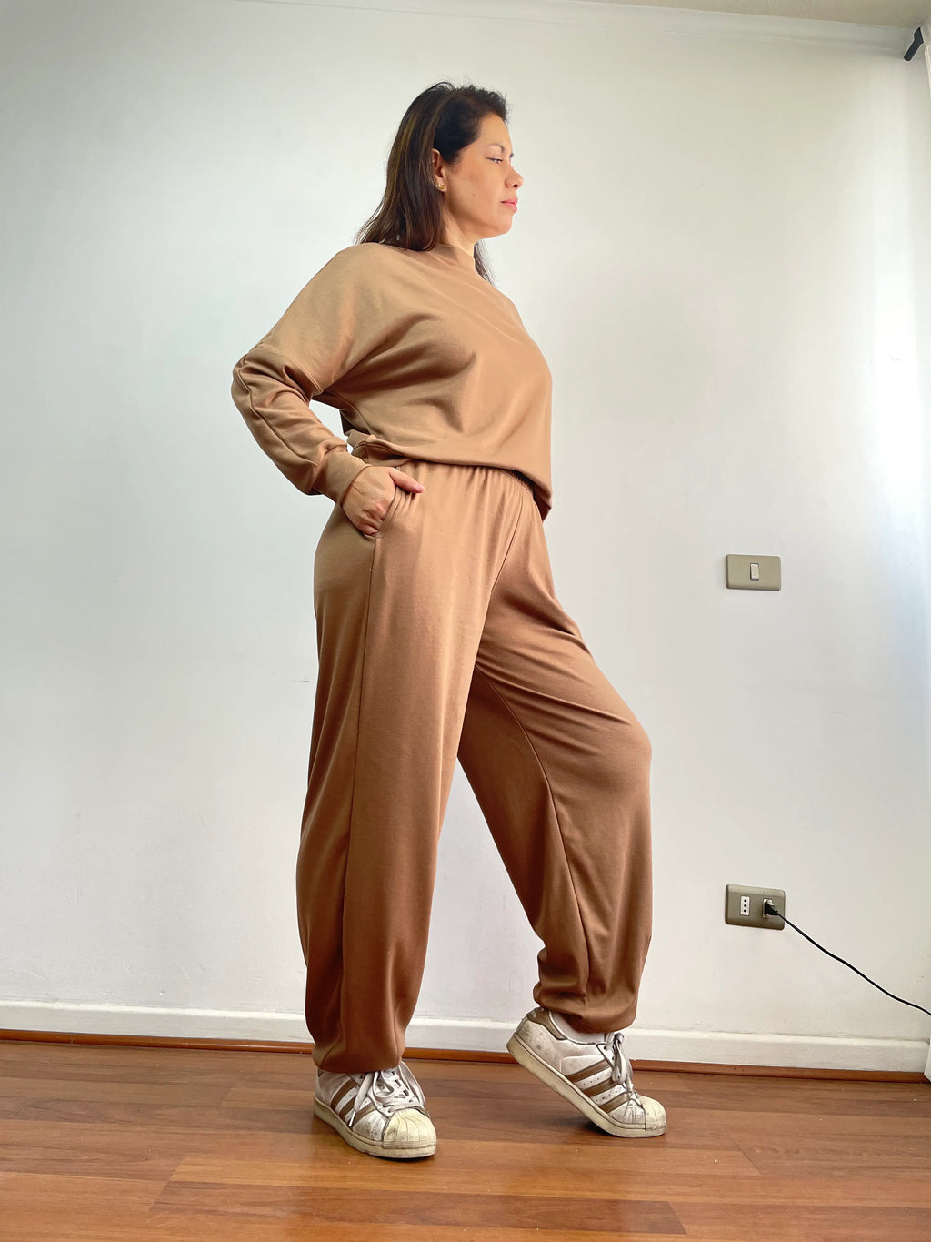 PANTALON COMFY TRAVEL BALLOON HABANO