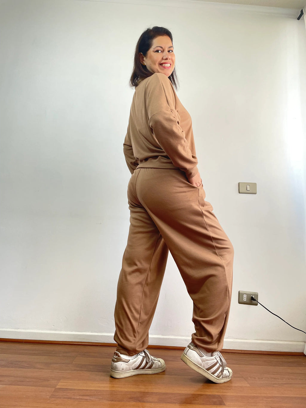 PANTALON COMFY TRAVEL BALLOON HABANO