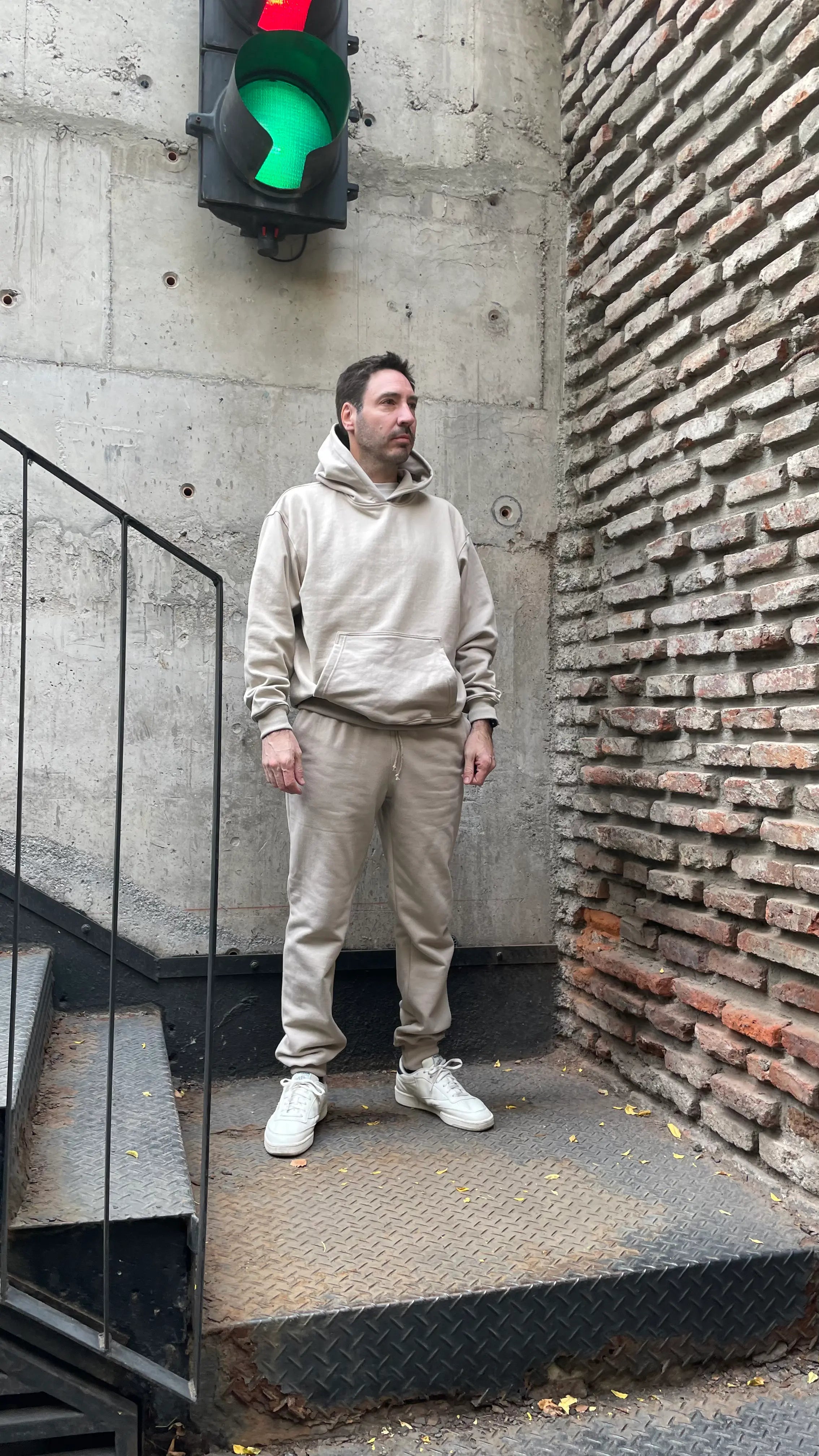 JOGGER PUÑO RIB UNISEX MOKA