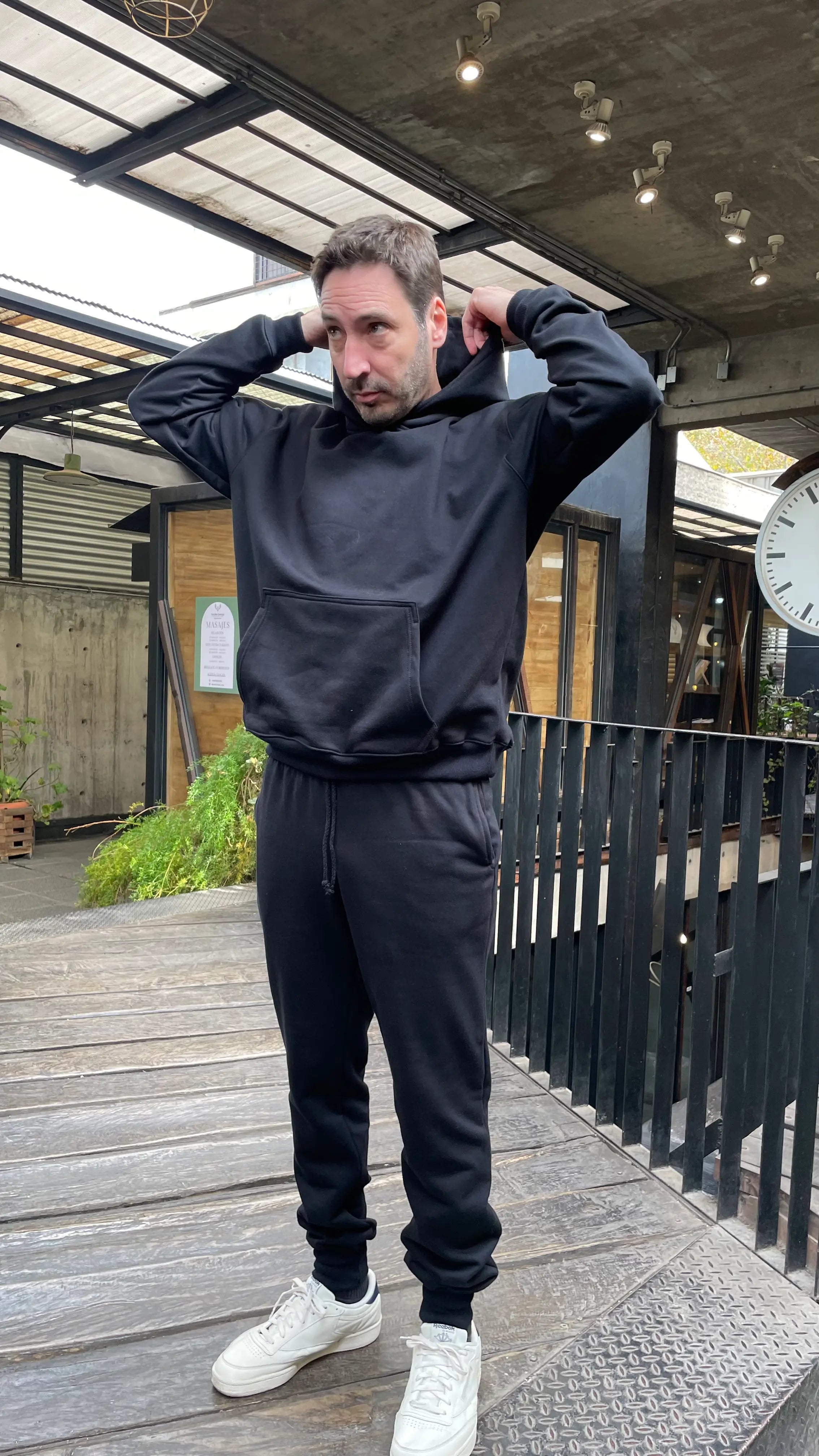 POLERON HOODIE OVERSIZED UNISEX NEGRO